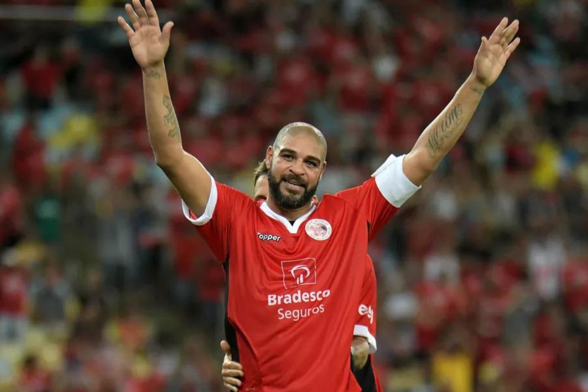 ''O IMPERADOR VOLTOU!'', ADRIANO VOLTA A MARCAR NO MARACANÃ E TORCIDA DO FLAMENGO COMEMORA